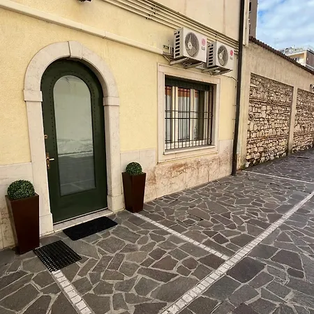 Elegante Bilocale Con Posto Auto Privato Apartmán *