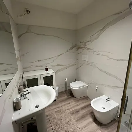 Apartment Elegante Bilocale Con Posto Auto Privato