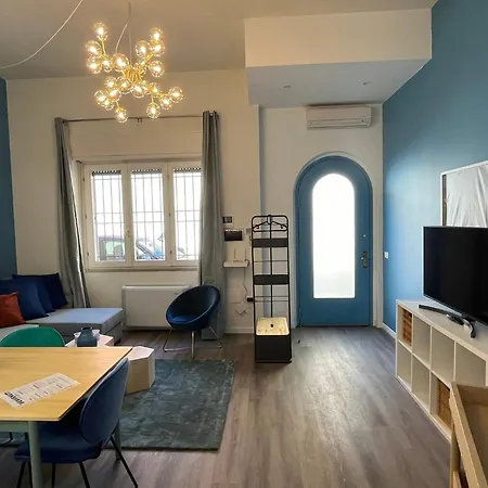 Elegante Bilocale Con Posto Auto Privato *