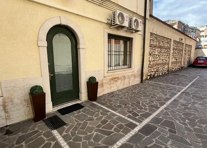 Elegante Bilocale Con Posto Auto Privato Appartamento *